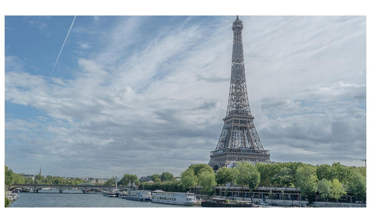 Vue du Pont de Bir-Hakeim avec la Tour Eiffel en arrière-plan