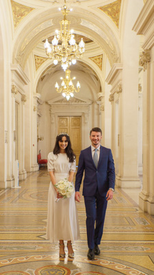 Séance photo mariage devant la mairie de Levallois-Perret, souvenir inoubliable