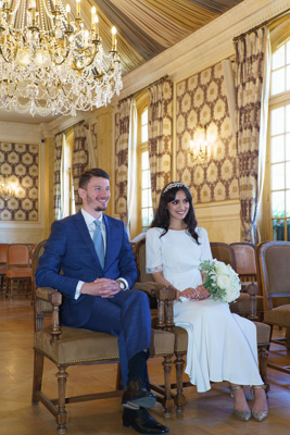 Séance photo de couple après un mariage à Levallois-Perret