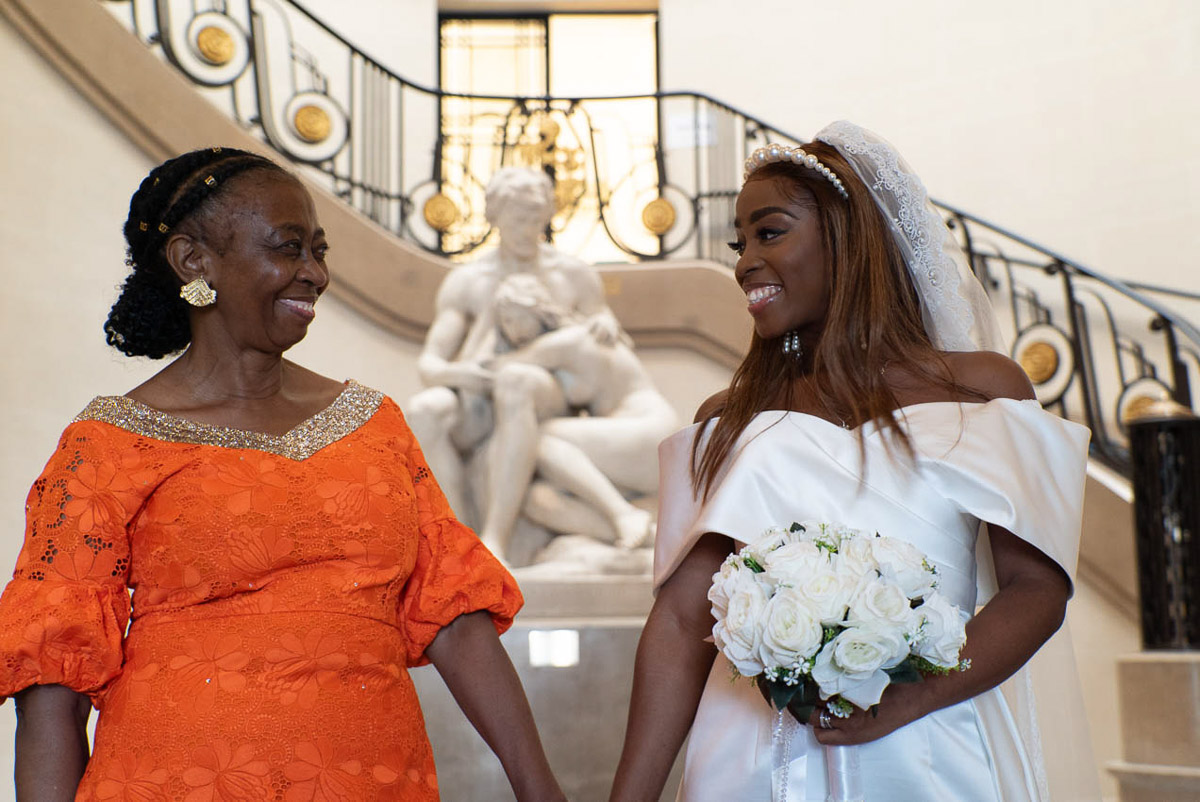 Photographe mariage Paris - 209 Photo Mariee Maman Echange Sourire