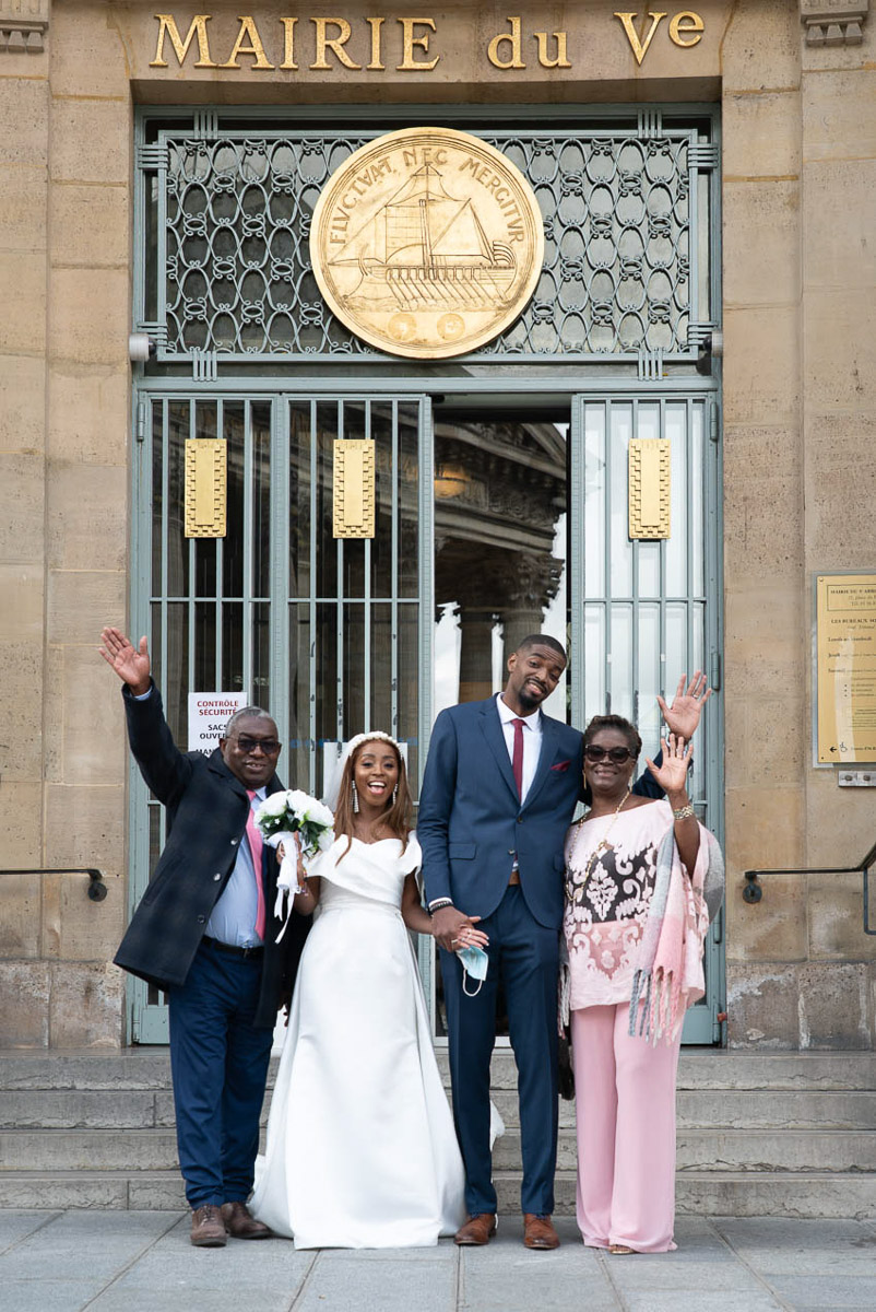 Photographe mariage Paris - 221 Mariage Photo Sortie Mairie Joyeuse Paris