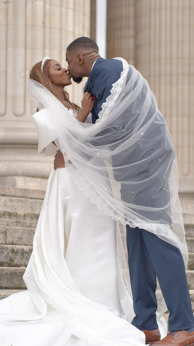 Photographe mariage Paris - 307 Maries Baiser Enlaces Voile Robe Mariee