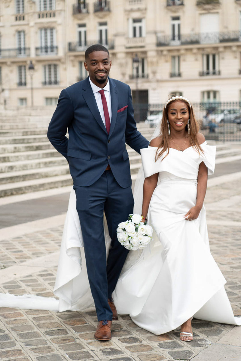 Photographe mariage Paris - 332 Maries Marcher Vers La Voiture Apres Mariage