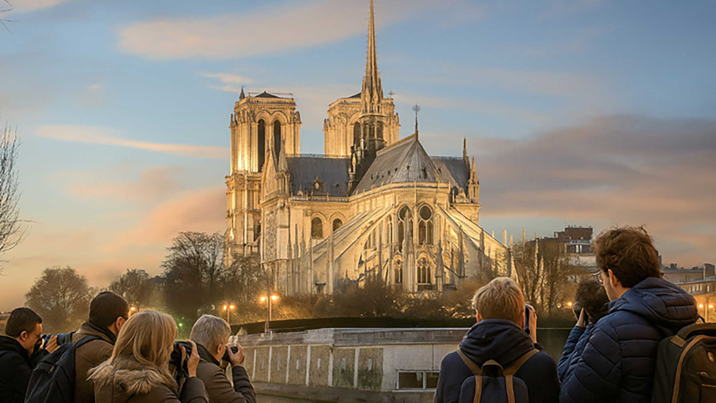 Photography class near Notre-Dame Cathedral – Paris photo tour