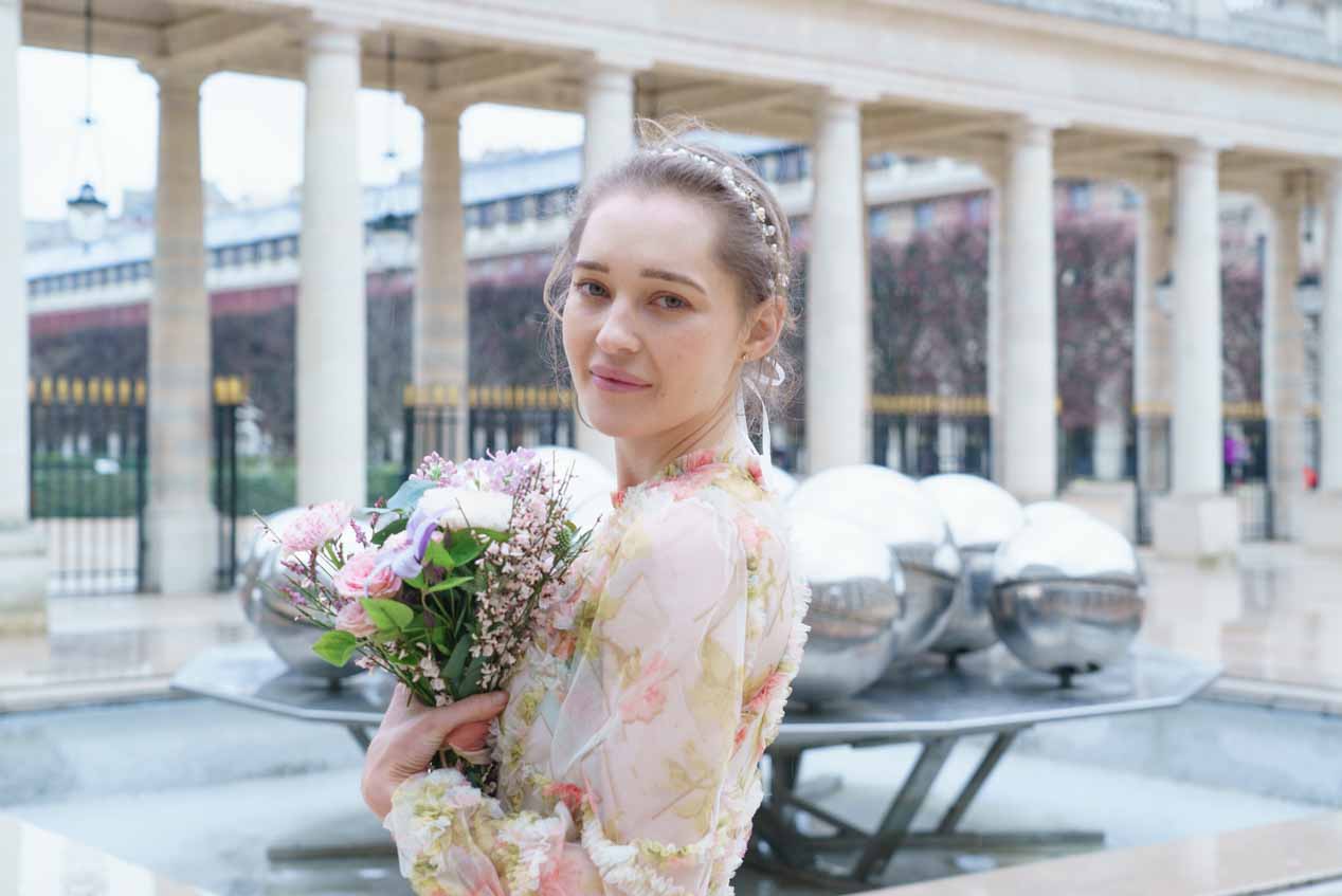 photo jeune mariée blonde au palais royal paris