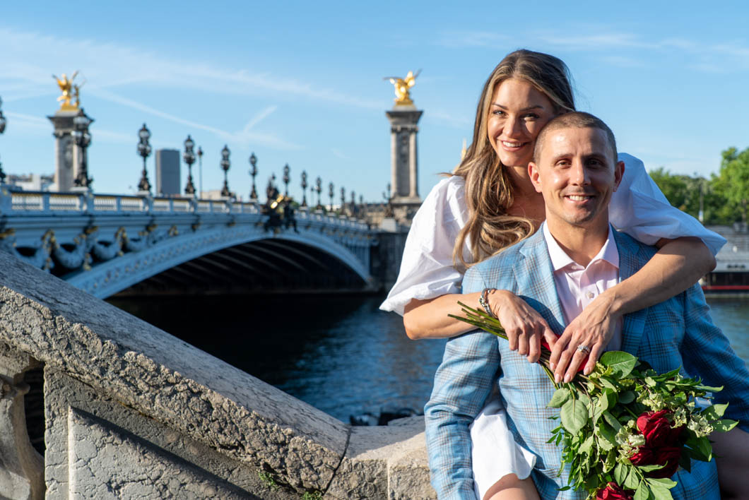 Vue rapprochée sur les lampadaires du pont Alexandre III
