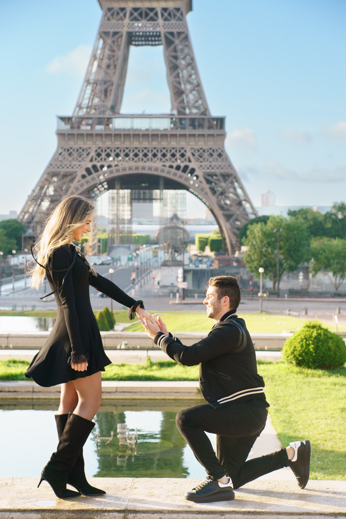 Paris Proposal Photographer and Eiffel Tower Proposal Package Valérie