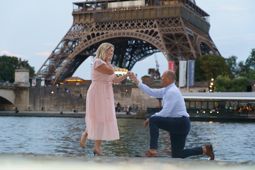 Photo couple Tour Eiffel Paris Port Debilly