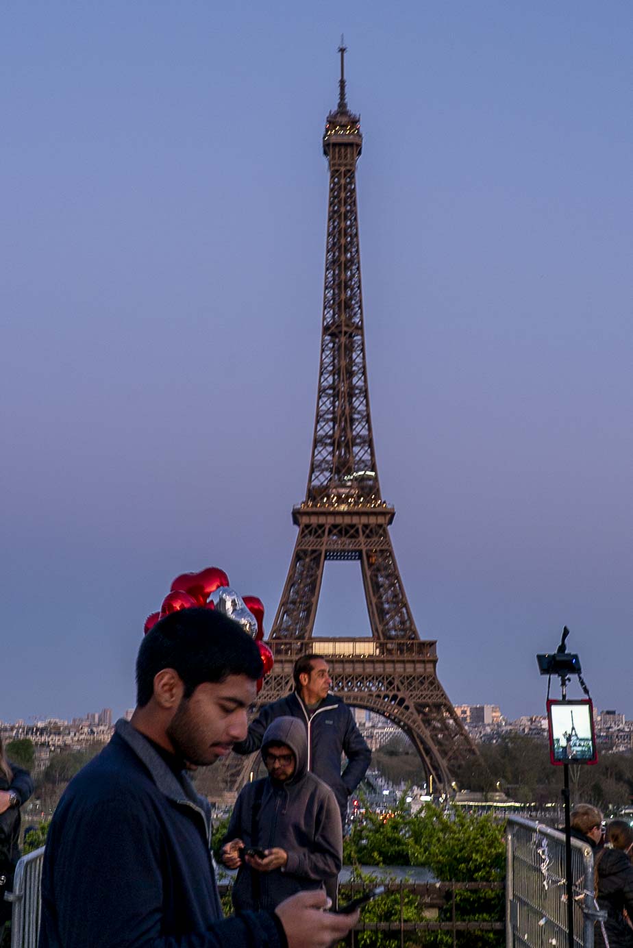 Spot photo Tour Eiffel au Trocadéro de nuit, photo de Paris avec la Tour Eiffel illuminée