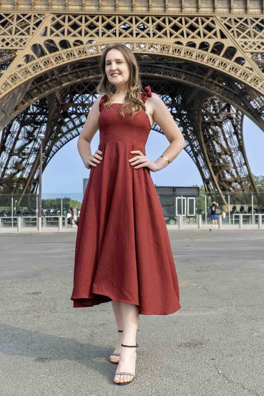 Séance photo romantique à Paris sur le quai Jacques Chirac