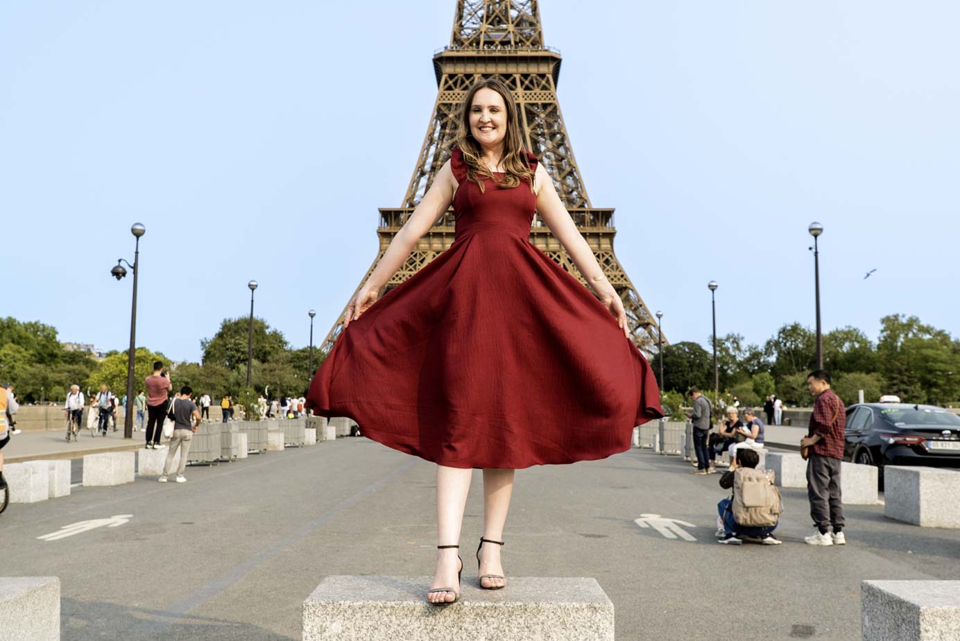 Shooting photo à la Tour Eiffel sur le pont d'Iéna, avec une vue majestueuse de la dame de fer